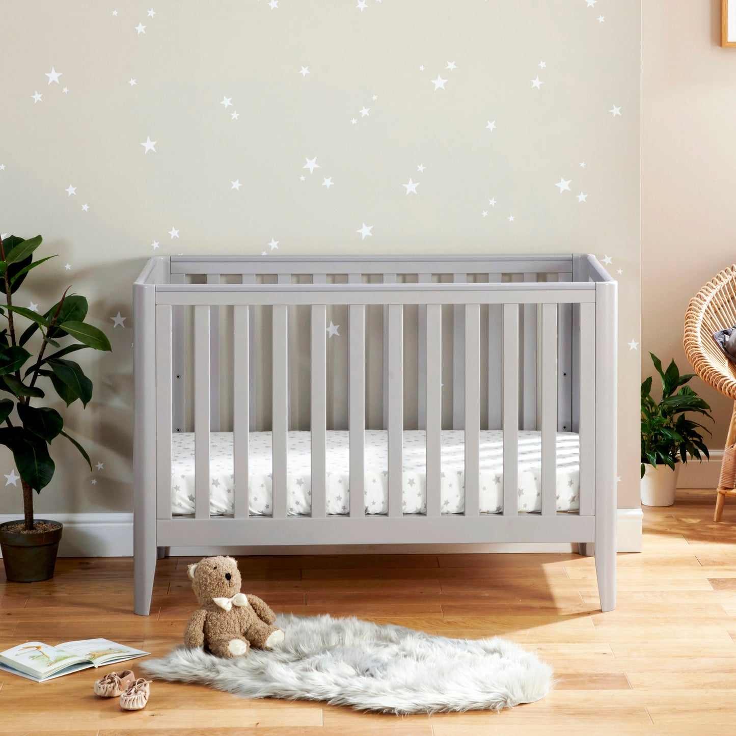 Babymore Iris Cot Bed - White