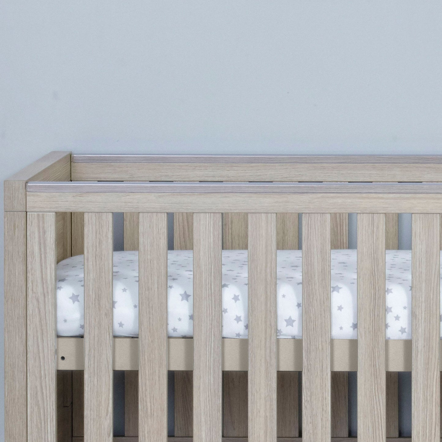 Babymore Luno Cot Bed - Oak